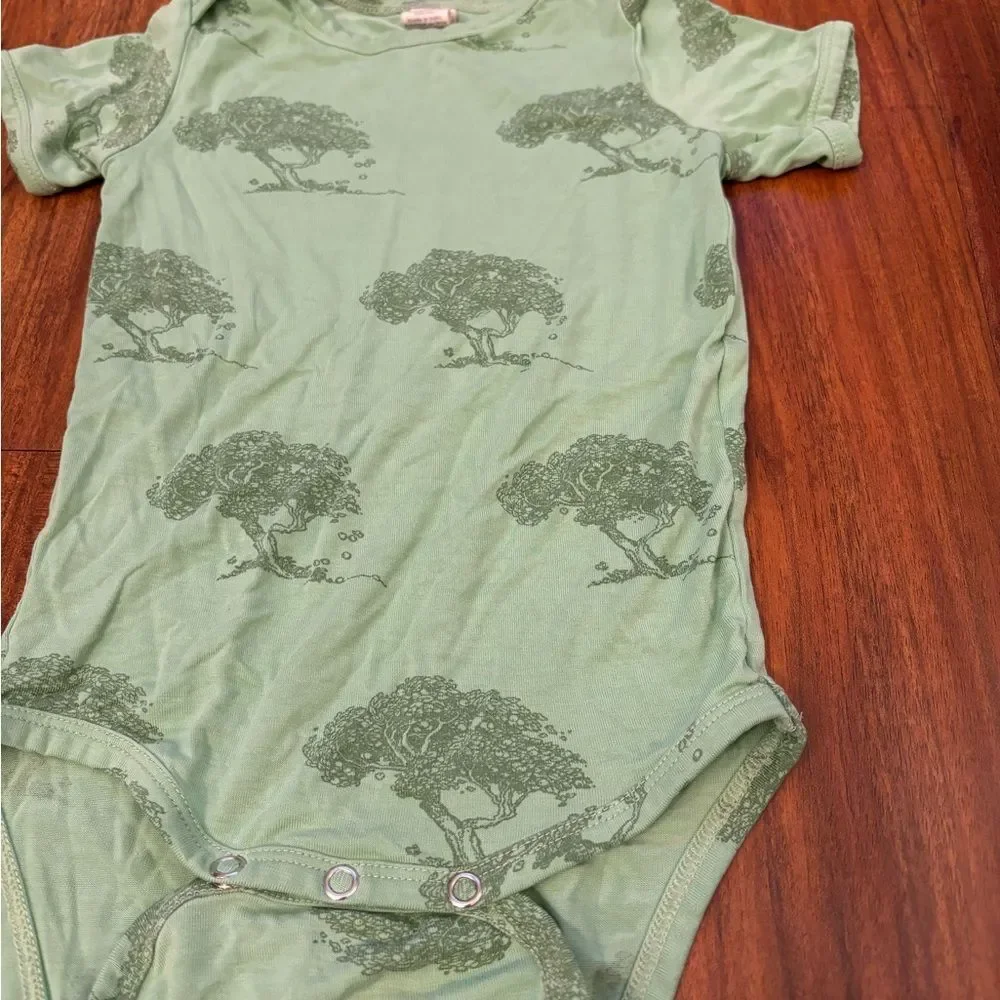 Kate Quinn green tree short sleeve onesie